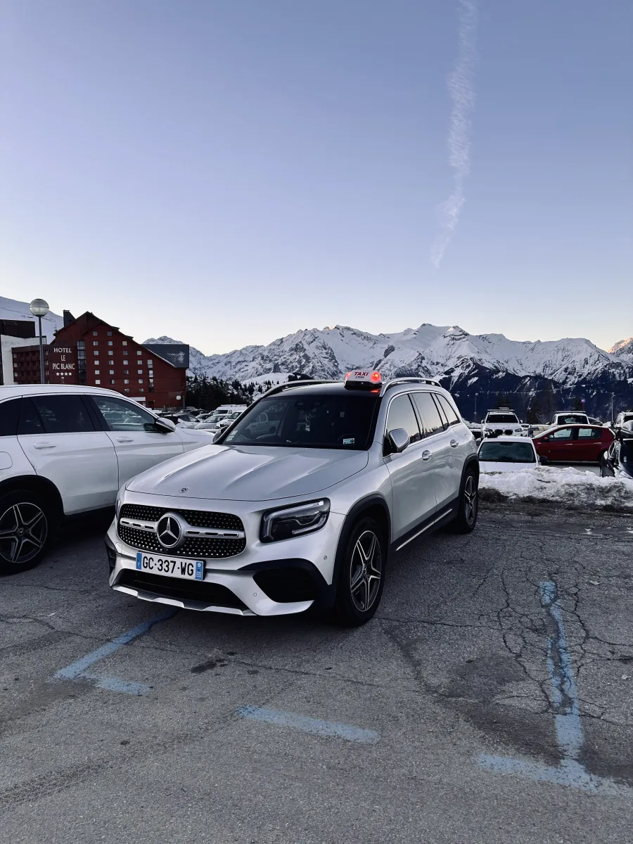 Véhicule Taxi Lyon VSL en montagne pour un trajet longue distance
